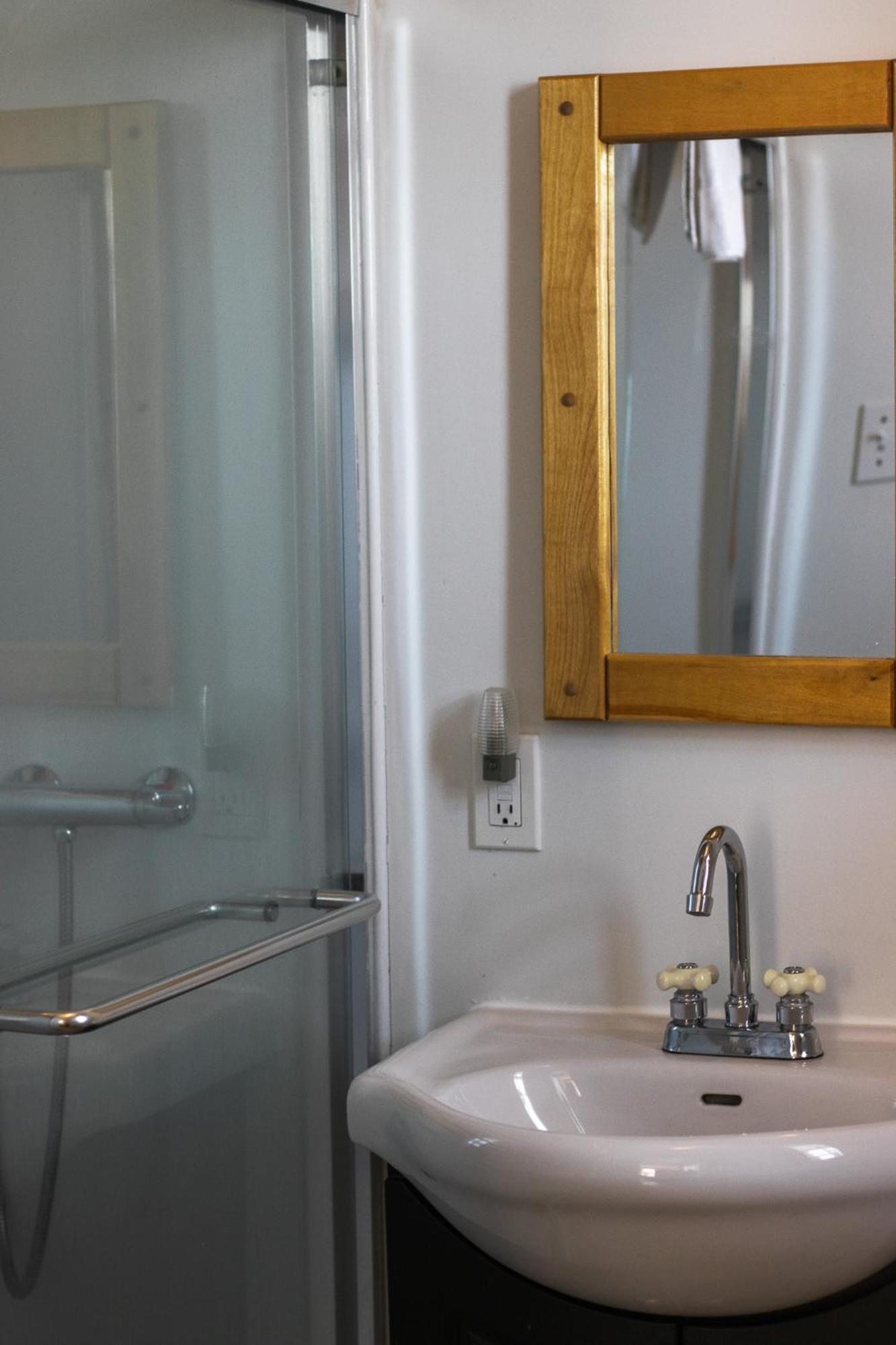La Secousse Hostel